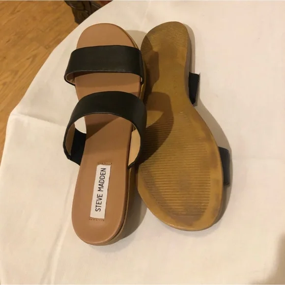 Madden Girl Flat Black Sandal, Size 7 Med - Picture 2 of 7
